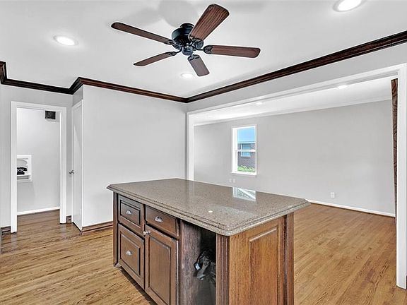 2nd image of 1827 Swan Dr