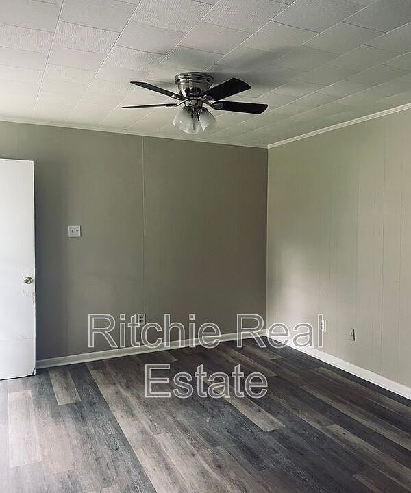 2nd image of 105 N 3rd St