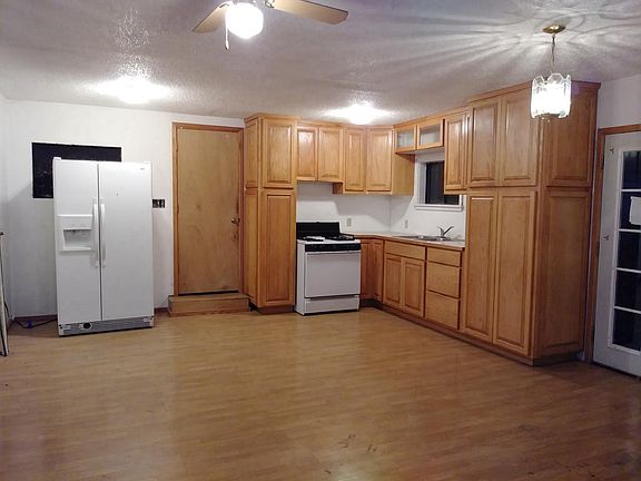 Kitchen with laundry hookups