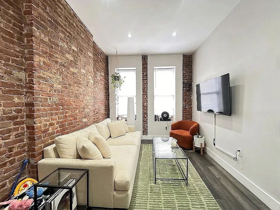 244 Madison St #1R