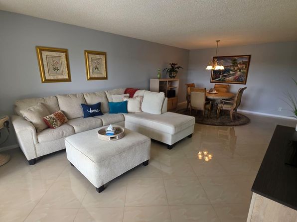 2238 N Cypress Bend Dr APT 604