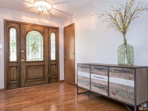 Inviting entryway with beautiful front door.