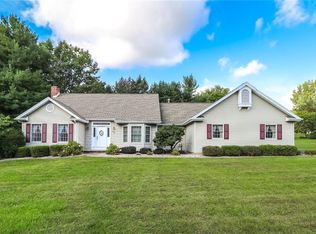 25 Valley Park Dr, Spencerport, NY 14559