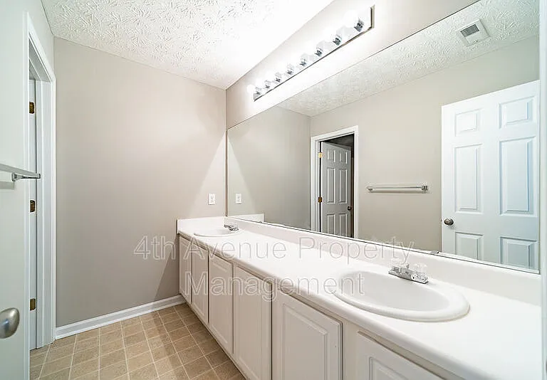 2437 Peach Shoals Cir — Photo 15
