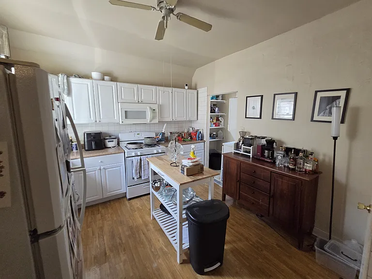 1650 N Oakley Ave #CH — Photo 7