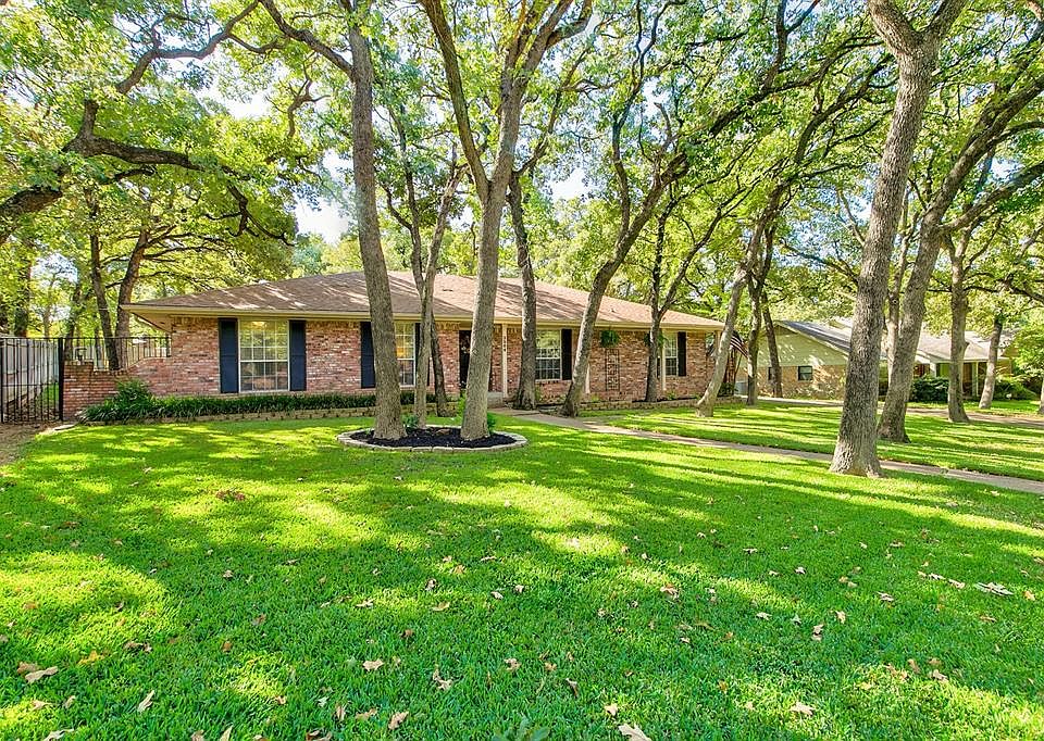 1st image of 3504 Yellowstone Dr