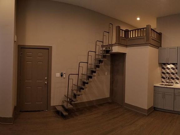 4th image of 2957 N Avers Ave #Ne52wc60q