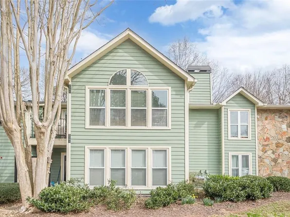 3205 Canyon Point Cir, Roswell, GA 30076