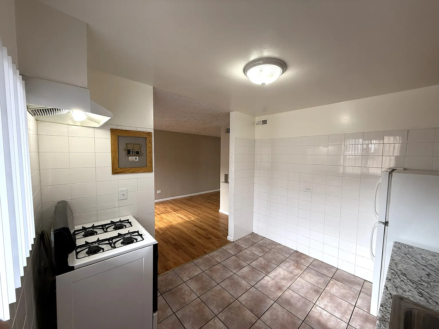 2 bed, 650 sqft, $1,195 — Photo 3