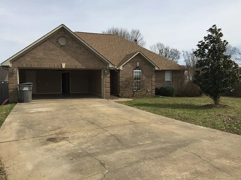 336 Oxford Cv — Photo 1