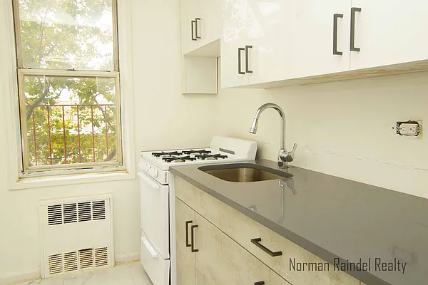 Rented by Norman Raindel, LREB | media 10