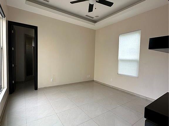 5th image of 2508 Sonora Ave