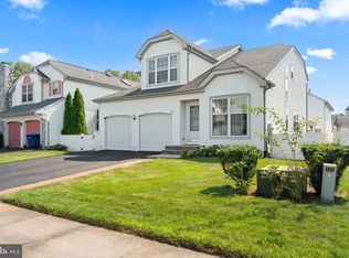 18 Fall Dr, Burlington, NJ 08016