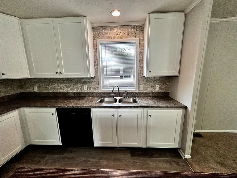 Hickory Knoll — Photo 40