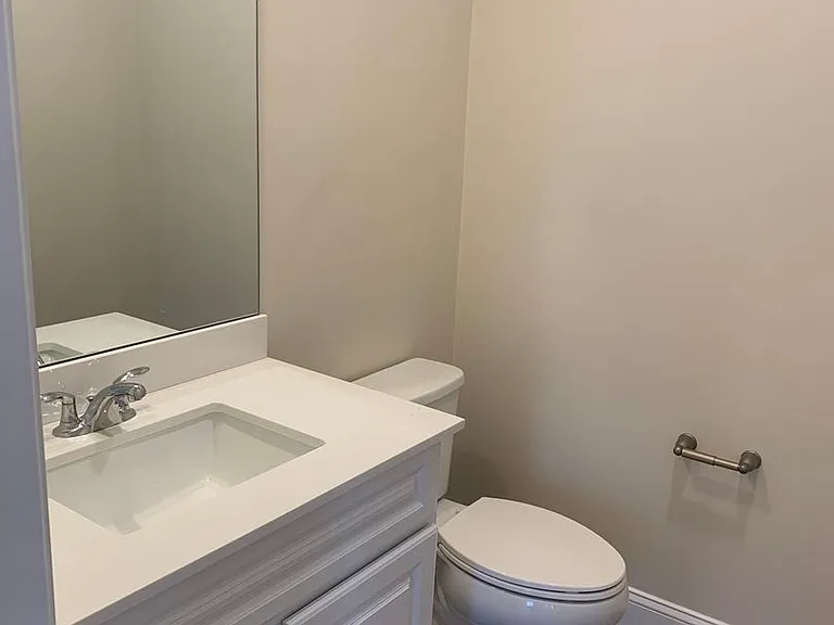 129 Kenoza Ave — Photo 12