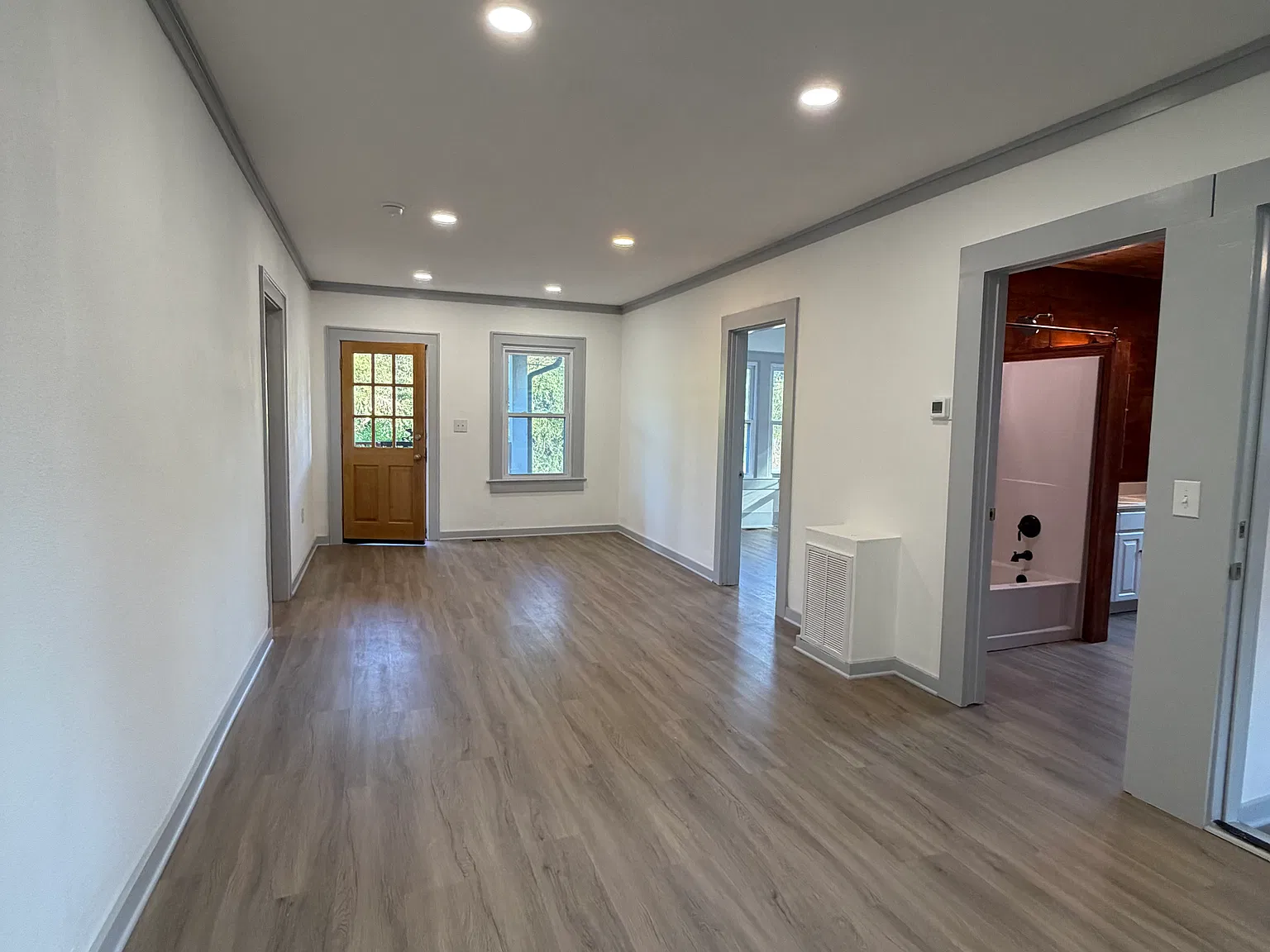 2 bed, 884 sqft, $1,800 — Photo 3