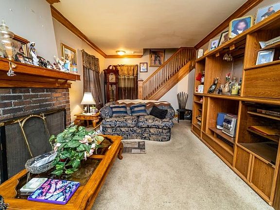 3rd image of 10 Lafayette Pl