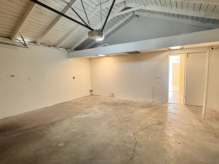 410 N Frederic St #GH — Photo 10
