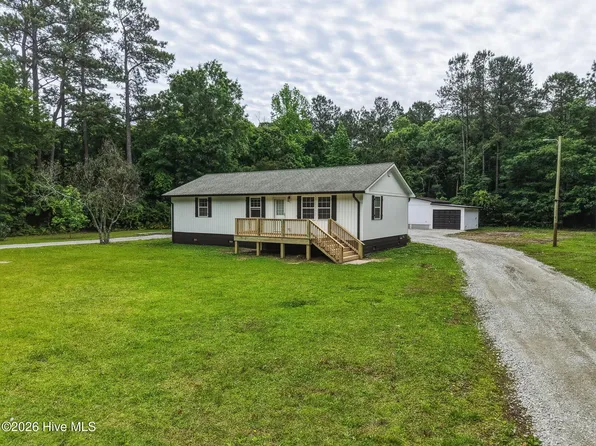 206 Village Drive, Beaufort, NC 28516