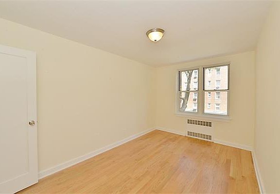 4th image of 6545 Yellowstone Blvd #2E