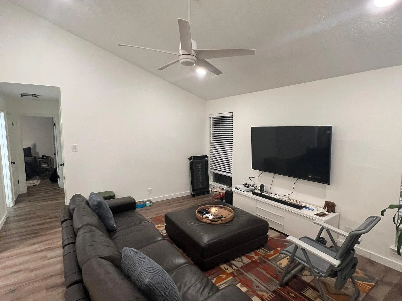 2 bed, 950 sqft, $1,800 — Photo 2