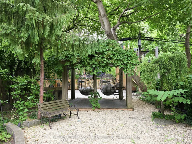 33 Albany Ave — Photo 48