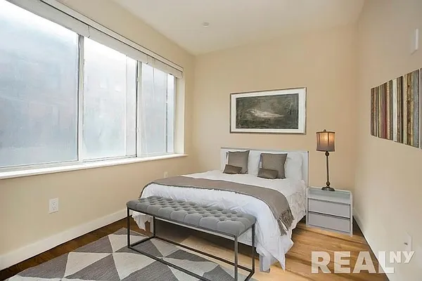 Rented by REAL New York | media 25
