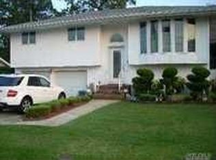 34 Montgomery Ave, West Babylon, NY 11704