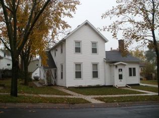 410 E Pleasant St, Portage, WI 53901