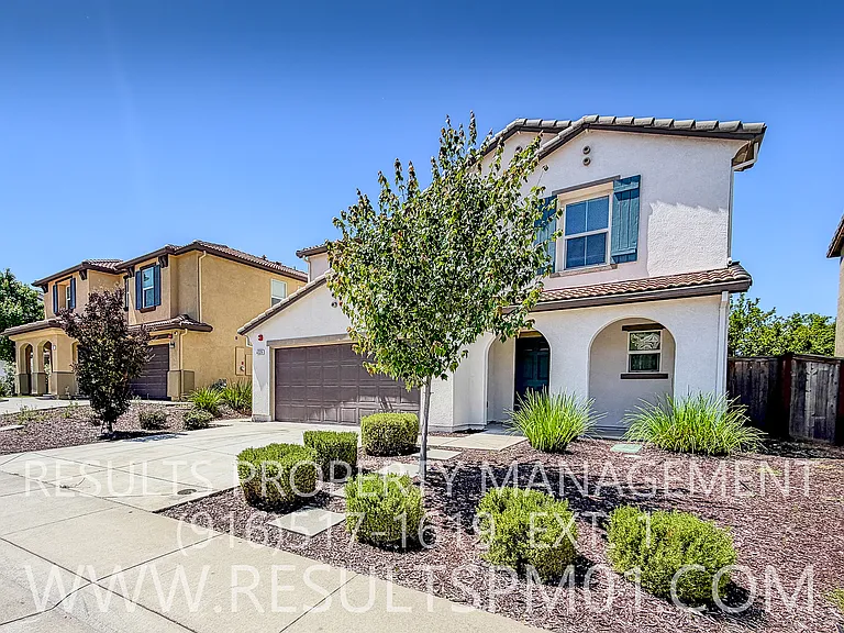 4329 Gentry Way — Photo 3