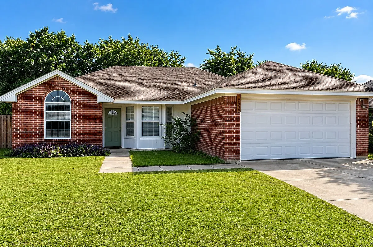 3 bed, 1197 sqft, $1,425 — Photo 1