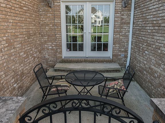 3rd image of 8948 Chinaberry Cir