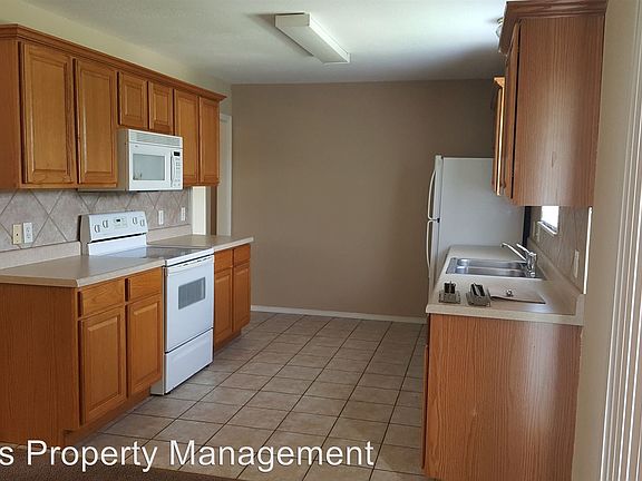 4th image of 496 Woodland Dr