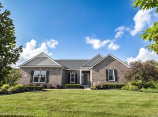 26957 Bluegrass Ct, South Lyon, MI 48178