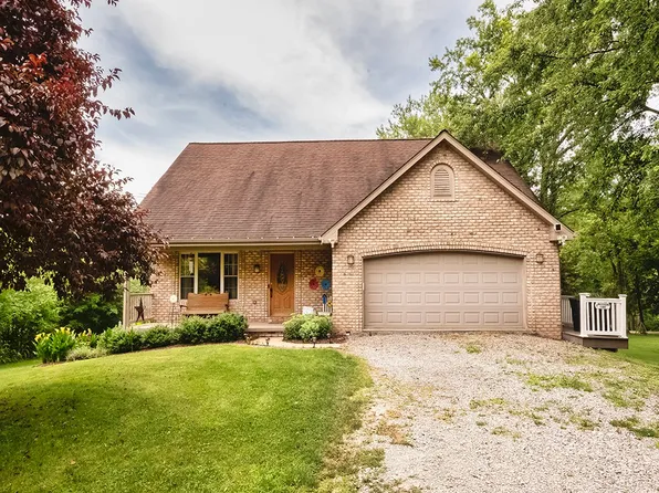 2 Matthews Ln, Natrona Heights, PA 15065