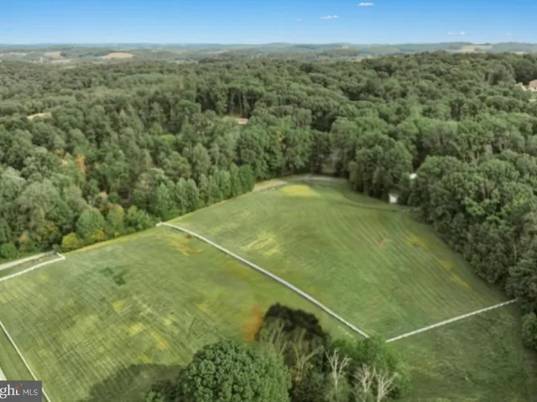 Arnold Rd, Glenville, PA 17329