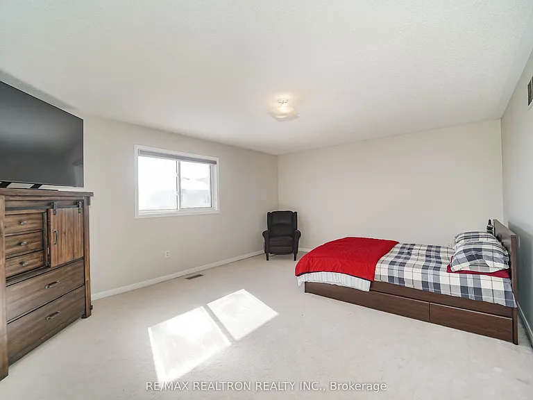 59 Scottsdale Dr — Photo 16