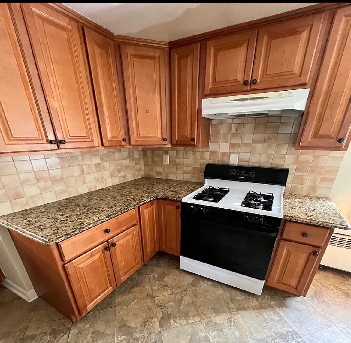 2 bed, 775 sqft, $2,200 — Photo 2