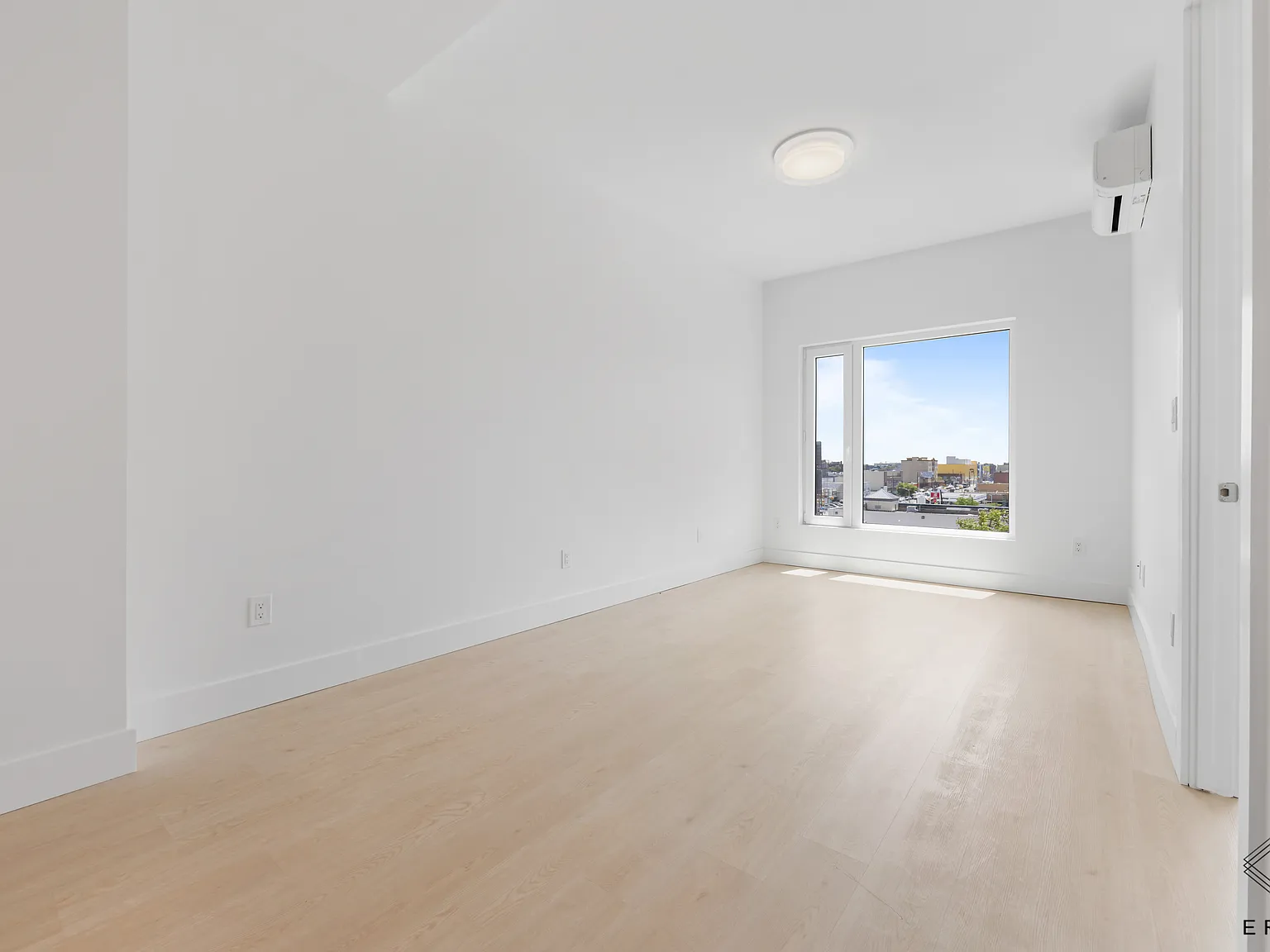 833 Maple Street — Photo 3