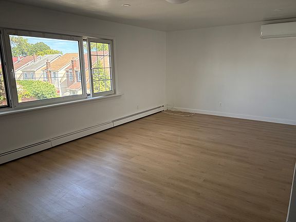 5th image of 14738 22nd Ave #2