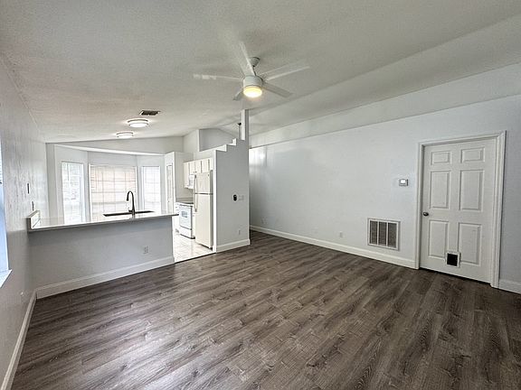 3rd image of 2321 S Brown Ave