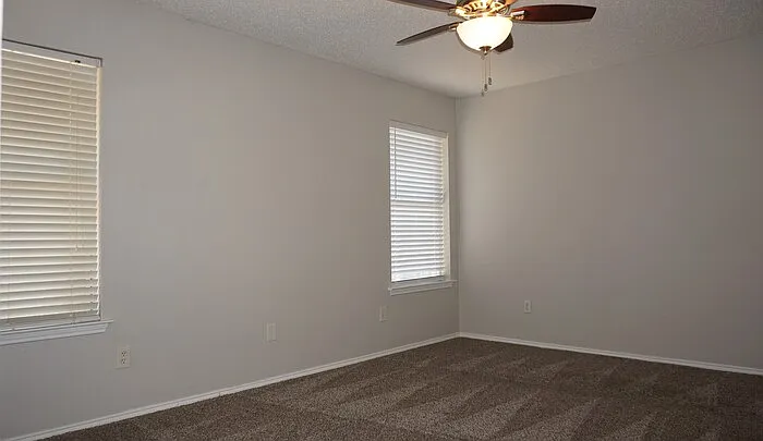 2425 Kelton St — Photo 6