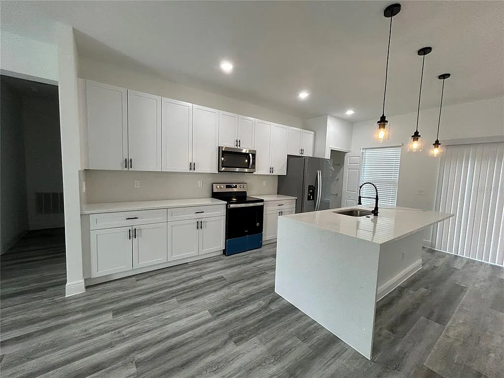 4 bed, 2.0 bath, 1622 sqft, $2,000 — Photo 3