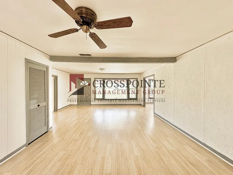 1107 Dogwood St — Photo 5