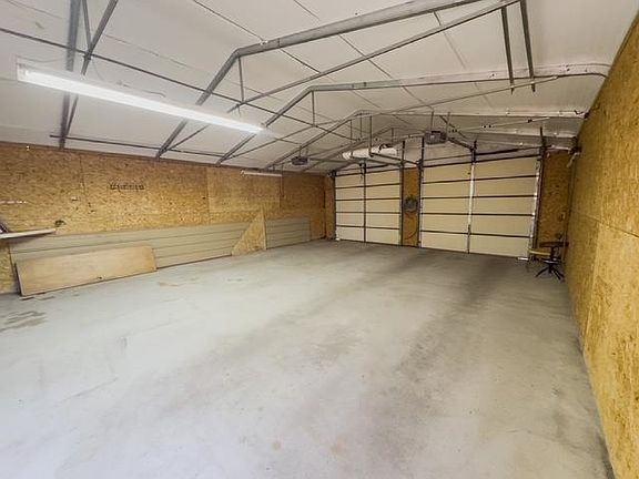5th image of 402 N 8th Ave