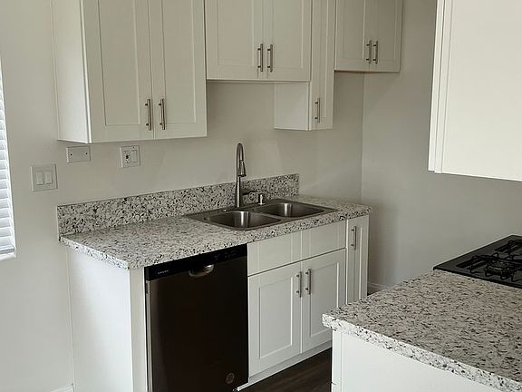 4th image of 425-431 N Holliston Ave #16