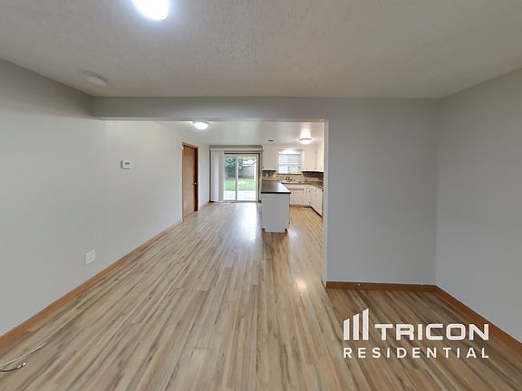 4th image of 19317 Crescent Dr E