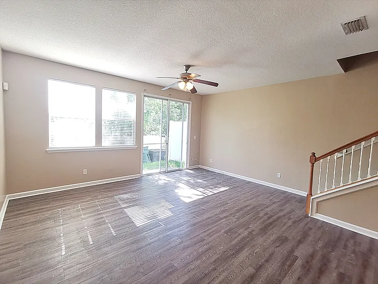 2352 Sunset Bluff Dr — Photo 4