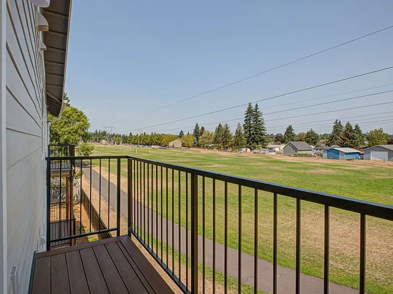 Bridger Court Apartments — Photo 16