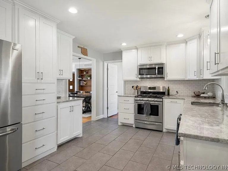 2426 S Louisville Ave — Photo 19